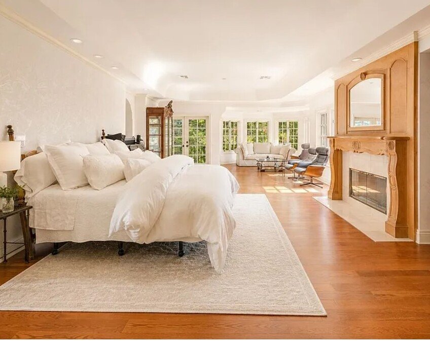 MASTERBEDROOM